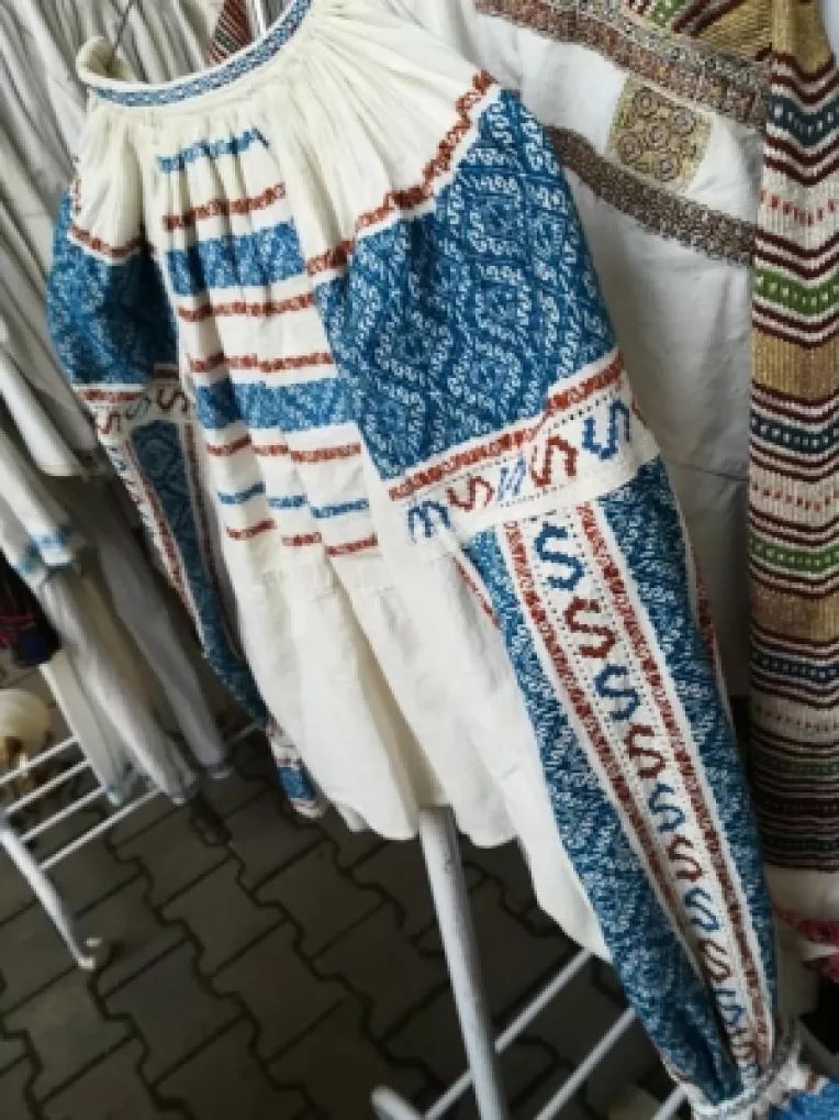 Adrian din Brasov a venit la Piata Taraneasca cu ii vechi din zona Transilvaniei, Olteniei si Sibiului