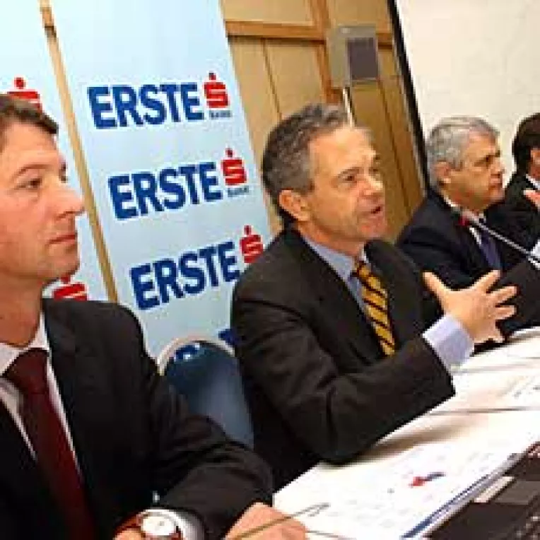 Austriecii de la Erste Bank vor sa faca din BCR un brand international