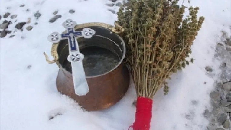 BOBOTEAZA: La Calarasi si Braila are loc ceremonia aruncarii si recuperarii Sfintei Cruci in Dunare