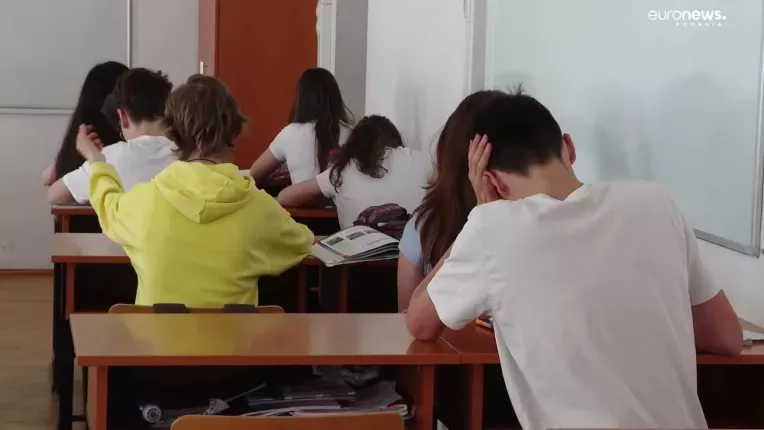 Cum vor fi acordate bursele de merit pentru elevi. Ministerul a eliminat pragul mediei minime