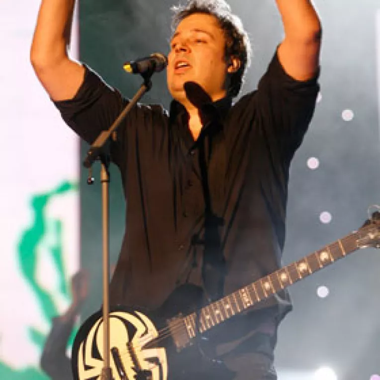 Dan Helciug, solistul formatiei Spitalul de Urgenta: "In piesele noastre, criticam personajele politice vulgare si inclusiv pe presedintele nostru!"