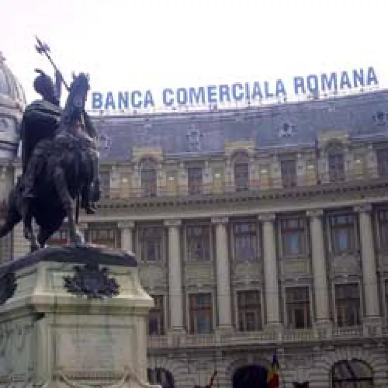 Deutsche Bank si banca Intesa au cele mai mari sanse pentru BCR