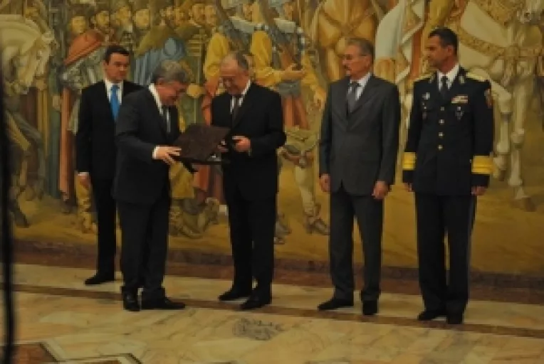 Ion Iliescu : Armata este institutia care defineste statul