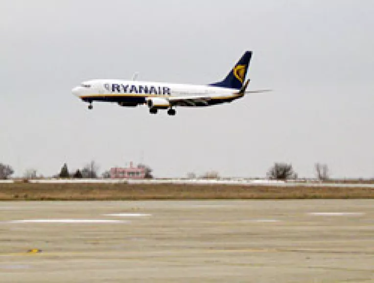 Irlandezii de la Ryanair taxeaza o cursa Constanta-Pisa cu doar 8 euro