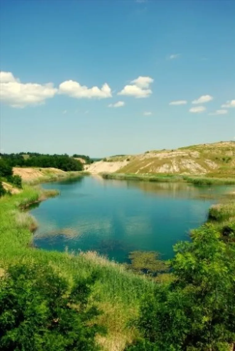 Laguna albastra, un lac natural aparut recent in judetul Cluj