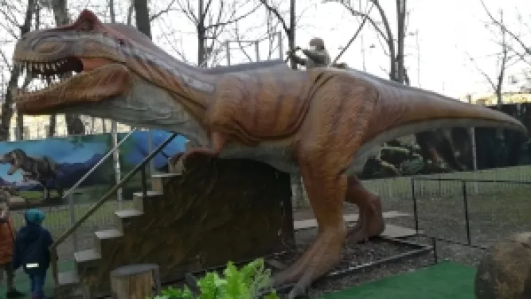 Liz Marinova: Peste 30 de specii de dinozauri la Dino Park Bucuresti!