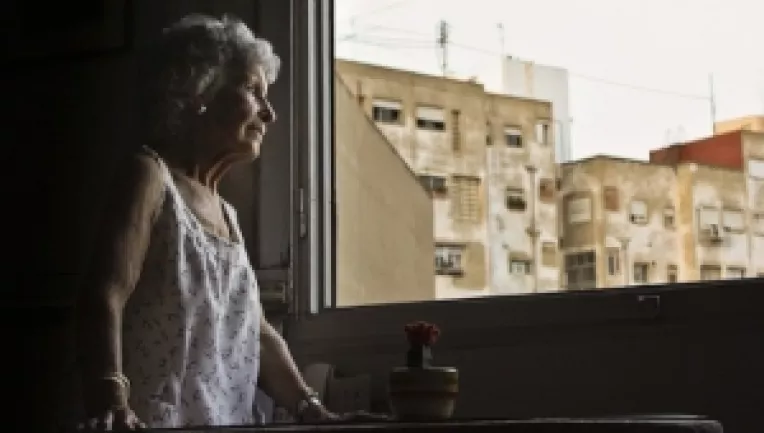 Maladia Alzheimer: Un om redus la trupul material, rupt total de realitatea lumii inconjuratoare