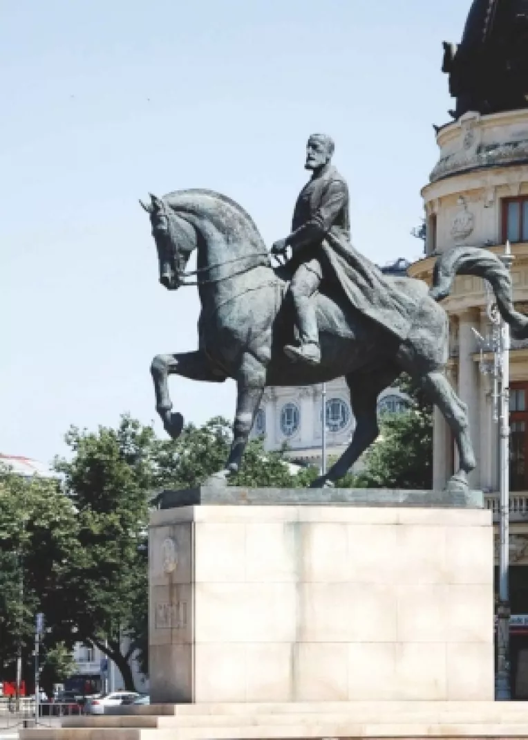 O binevenita si necesara reparatie istorica: Statuia ecvestra a Regelui Carol I din fata Bibliotecii Centrale Universitare