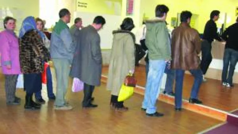 Restantele la credite au explodat in februarie