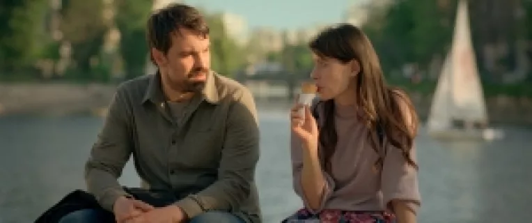 S-au lansat posterul si trailerul comediei Povestea unui pierde-vara