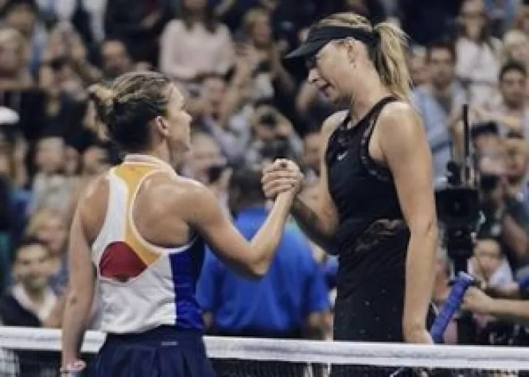 Simona Halep a obtinut prima victorie din cariera impotriva rusoaicei Sharapova