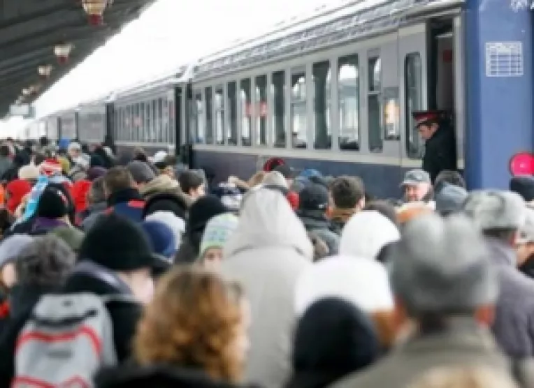 Studentii beneficiaza de gratuitate la transport intern feroviar la toate categoriile de trenuri, clasa a II-a