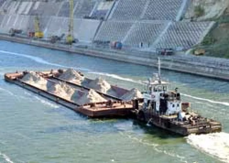 Trafic pe canale de 70.000 de tone capacitate pe zi