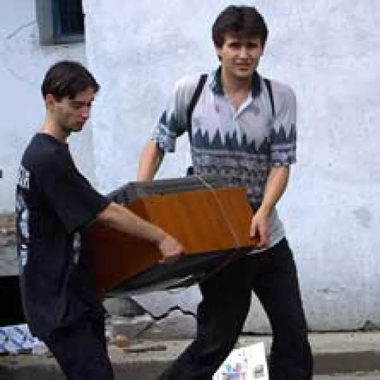 Uitatul la televizor ar putea sa ne coste cu 16% mai mult